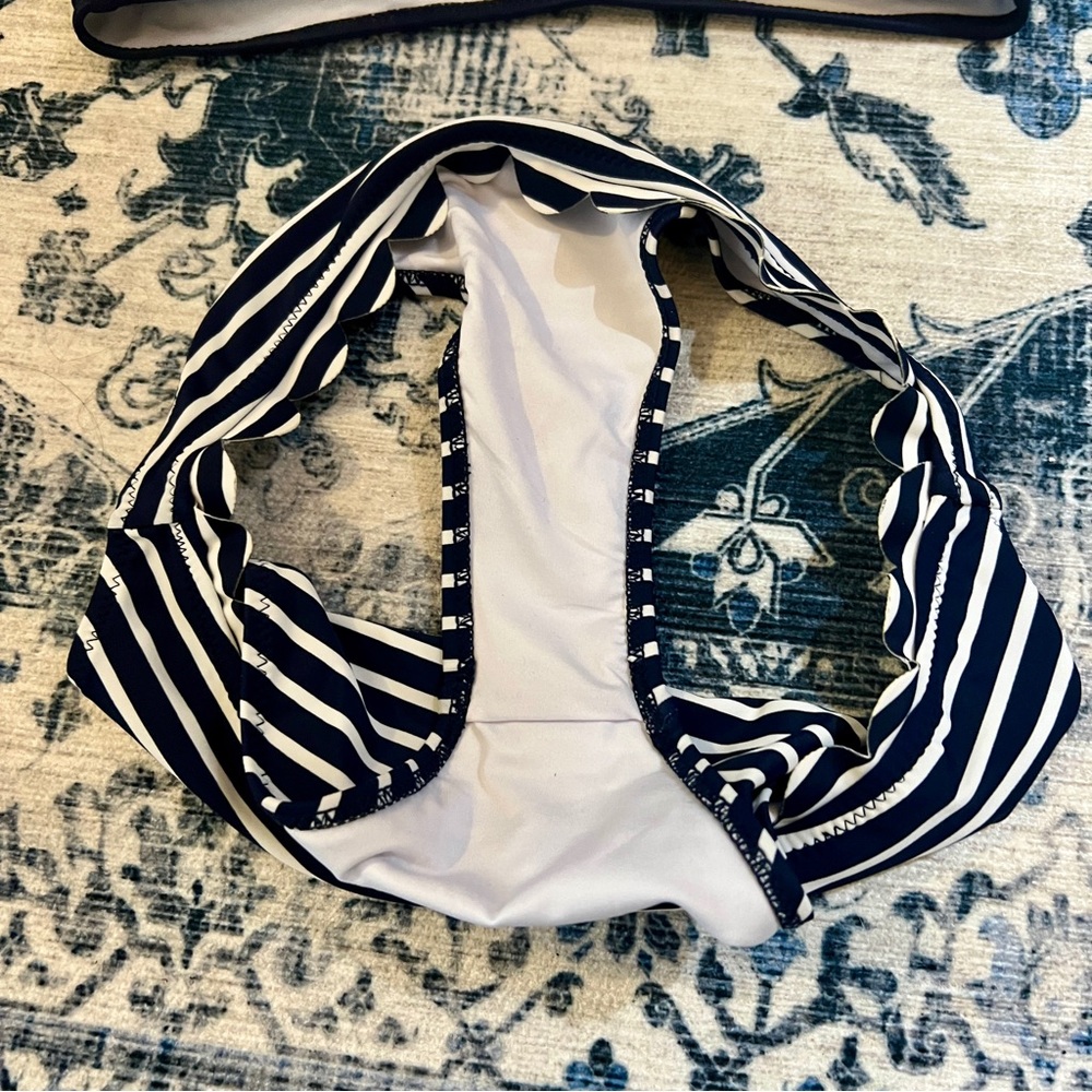 CLEAR OUT PRICE! Cupshe Scallop and Stripe "Del Mar" Bikini - S - Picture 5 of 8